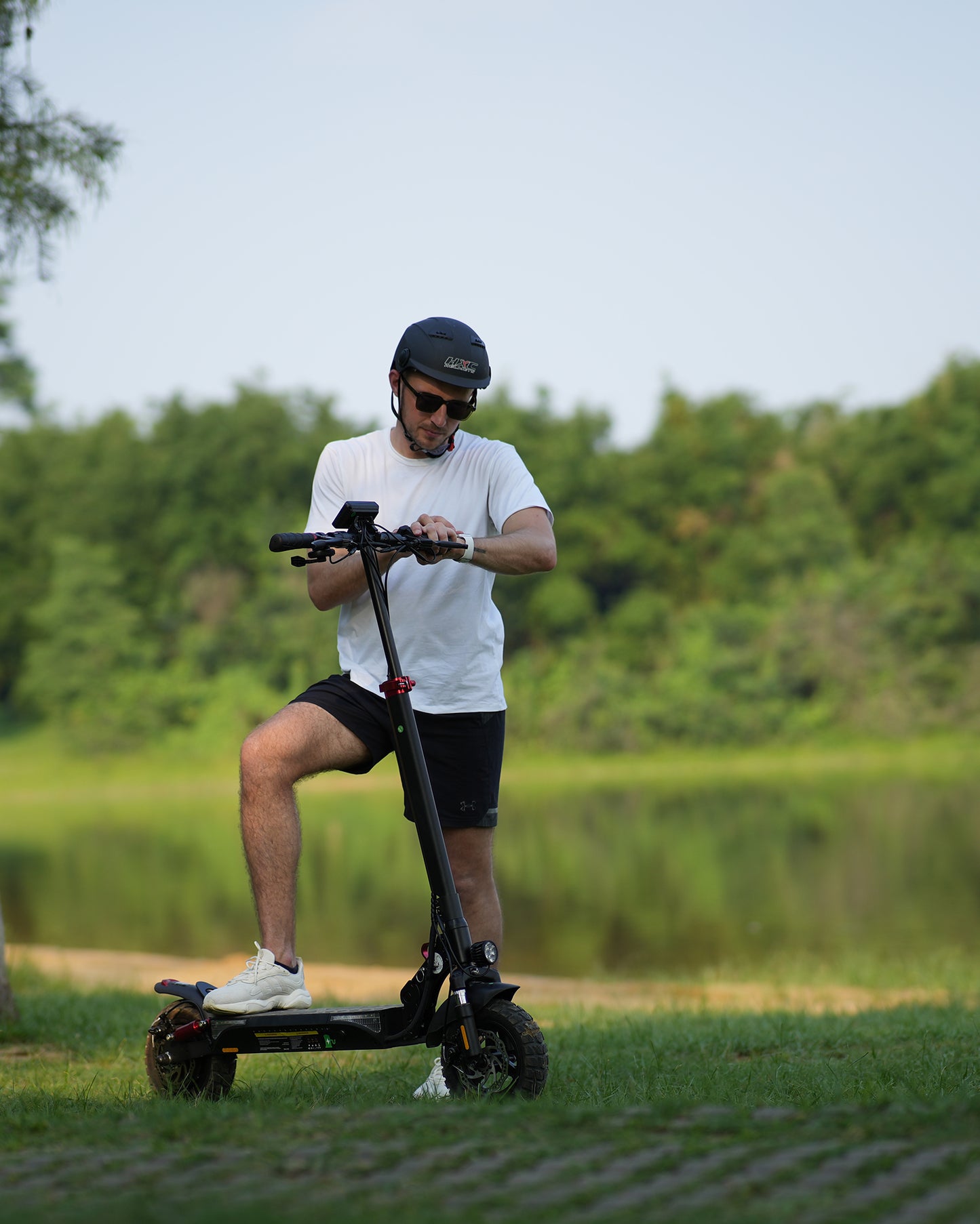 iScooter iX3 24 MPH Folding Adult Electric Scooter | 800W | 25 Mile Range | Off-Road Capable Dual Suspension E-Scooter